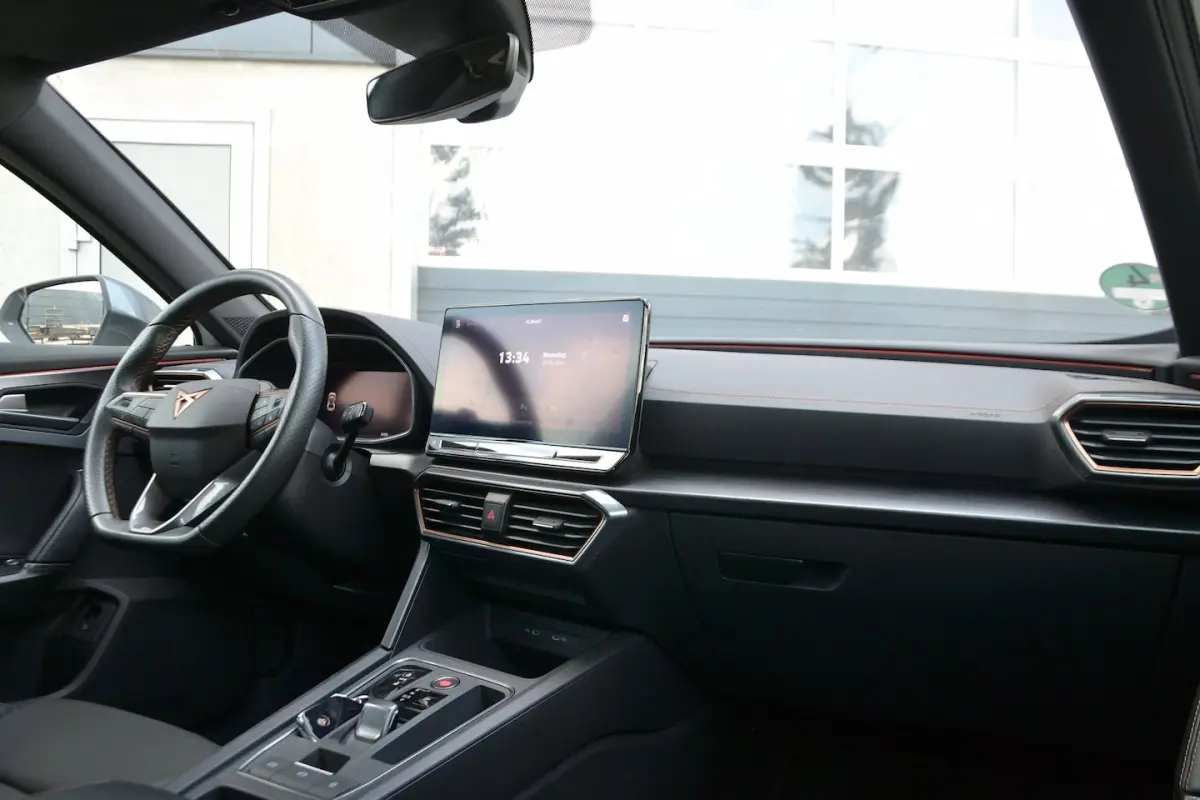 1.4 e-Hybrid Adrenaline | Achteruitrijcamera | Stoelverwarming | Sfeerverlichting | Navi