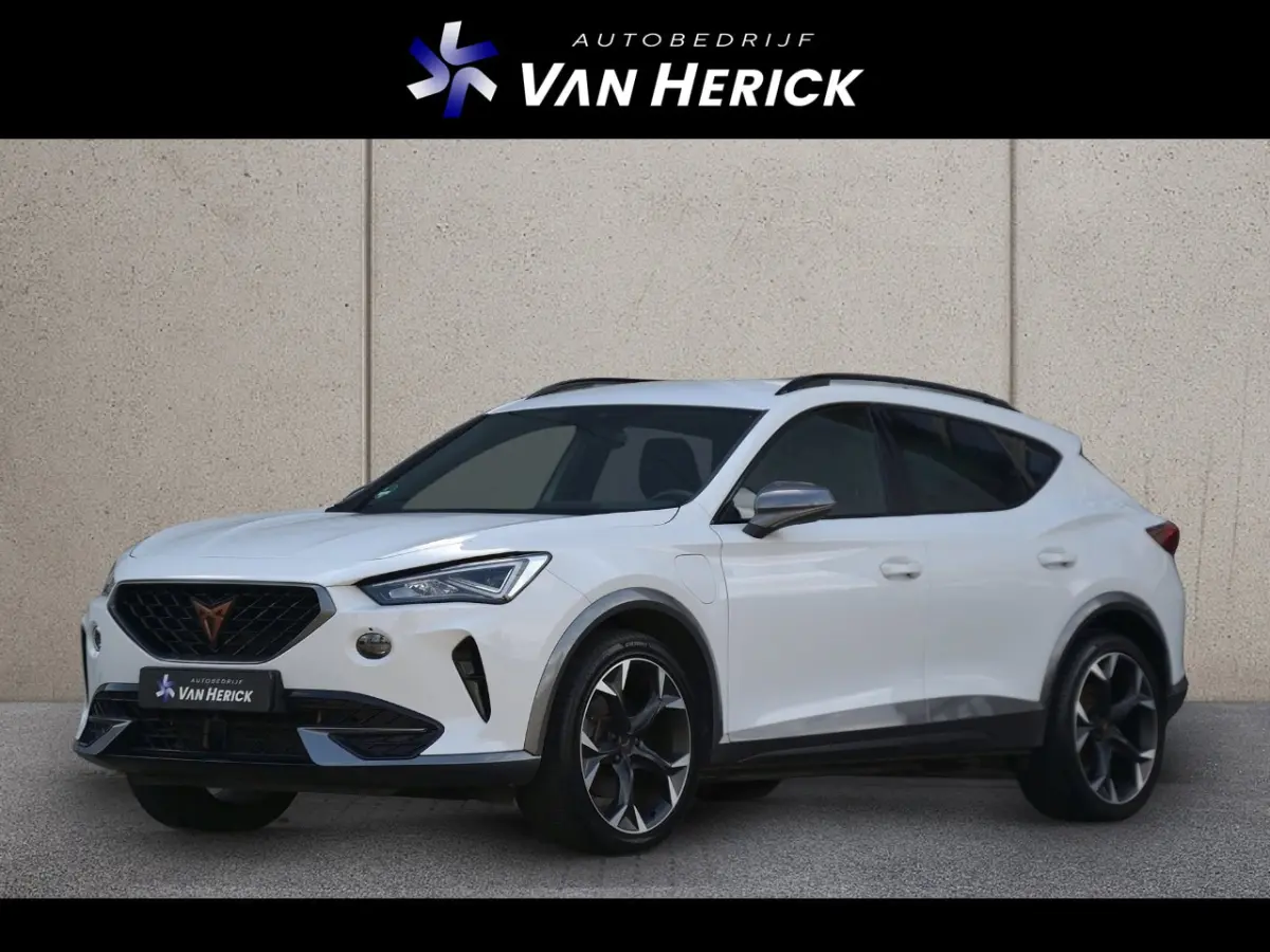 1.4 e-Hybrid Adrenaline | Achteruitrijcamera | Stoelverwarming | Sfeerverlichting | Navi
