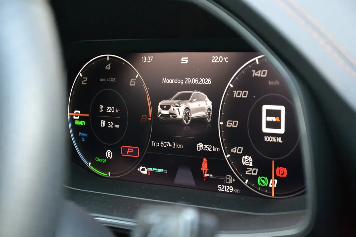 1.4 e-Hybrid Adrenaline | Achteruitrijcamera | Stoelverwarming | Sfeerverlichting | Navi