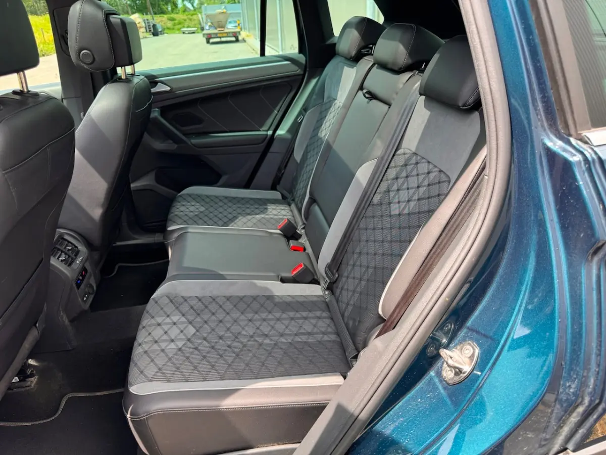 2.0 TDI R-Line Business+ PANORAMA NAVI CLIMACAR PLAY enz