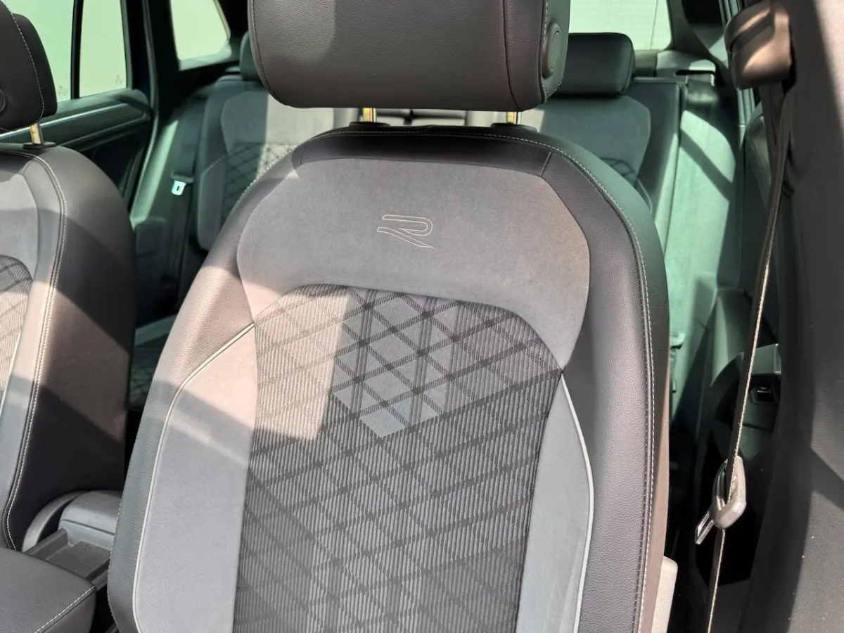 2.0 TDI R-Line Business+ PANORAMA NAVI CLIMACAR PLAY enz