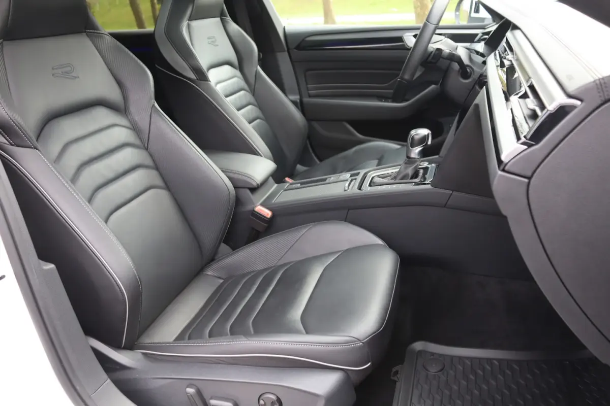 1.4 TSI eHybrid R-Line Pano/IQ.Light/Navi Pro/Keyless/Elek. lederen R Sportstoelen/DCC/ACC