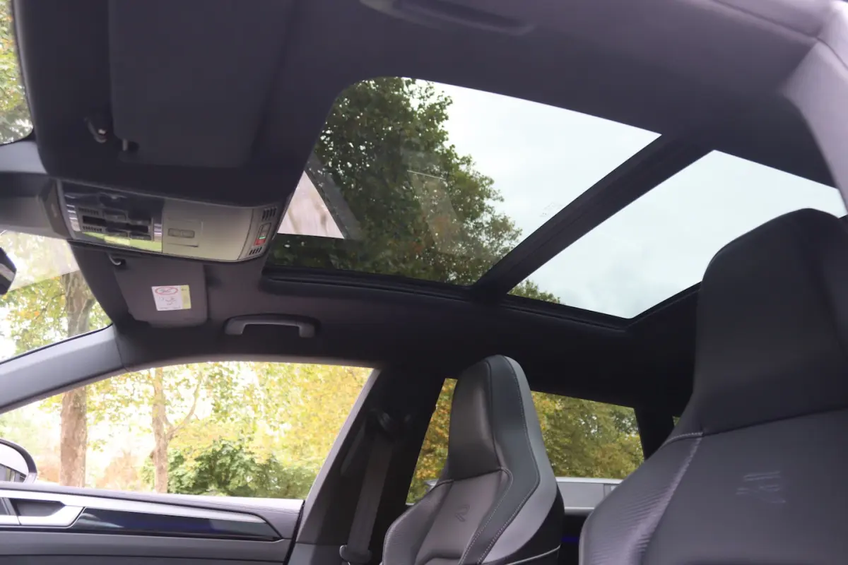 1.4 TSI eHybrid R-Line Pano/IQ.Light/Navi Pro/Keyless/Elek. lederen R Sportstoelen/DCC/ACC