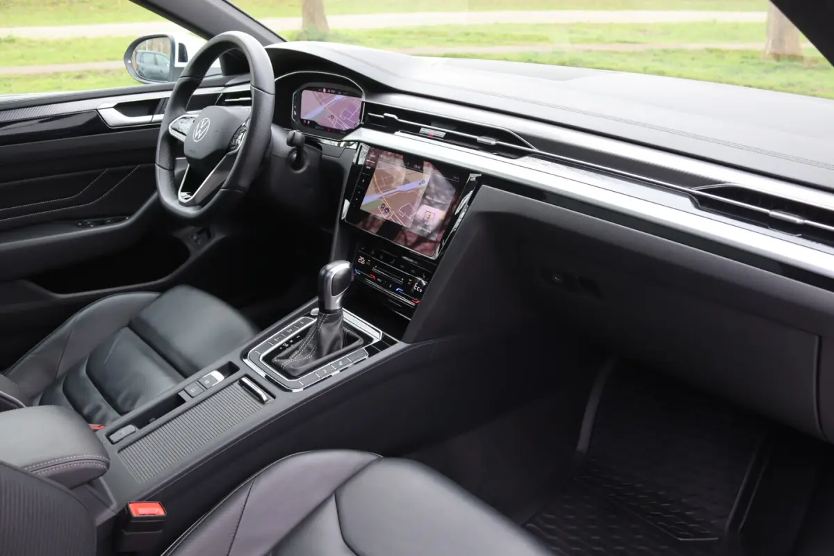 1.4 TSI eHybrid R-Line Pano/IQ.Light/Navi Pro/Keyless/Elek. lederen R Sportstoelen/DCC/ACC