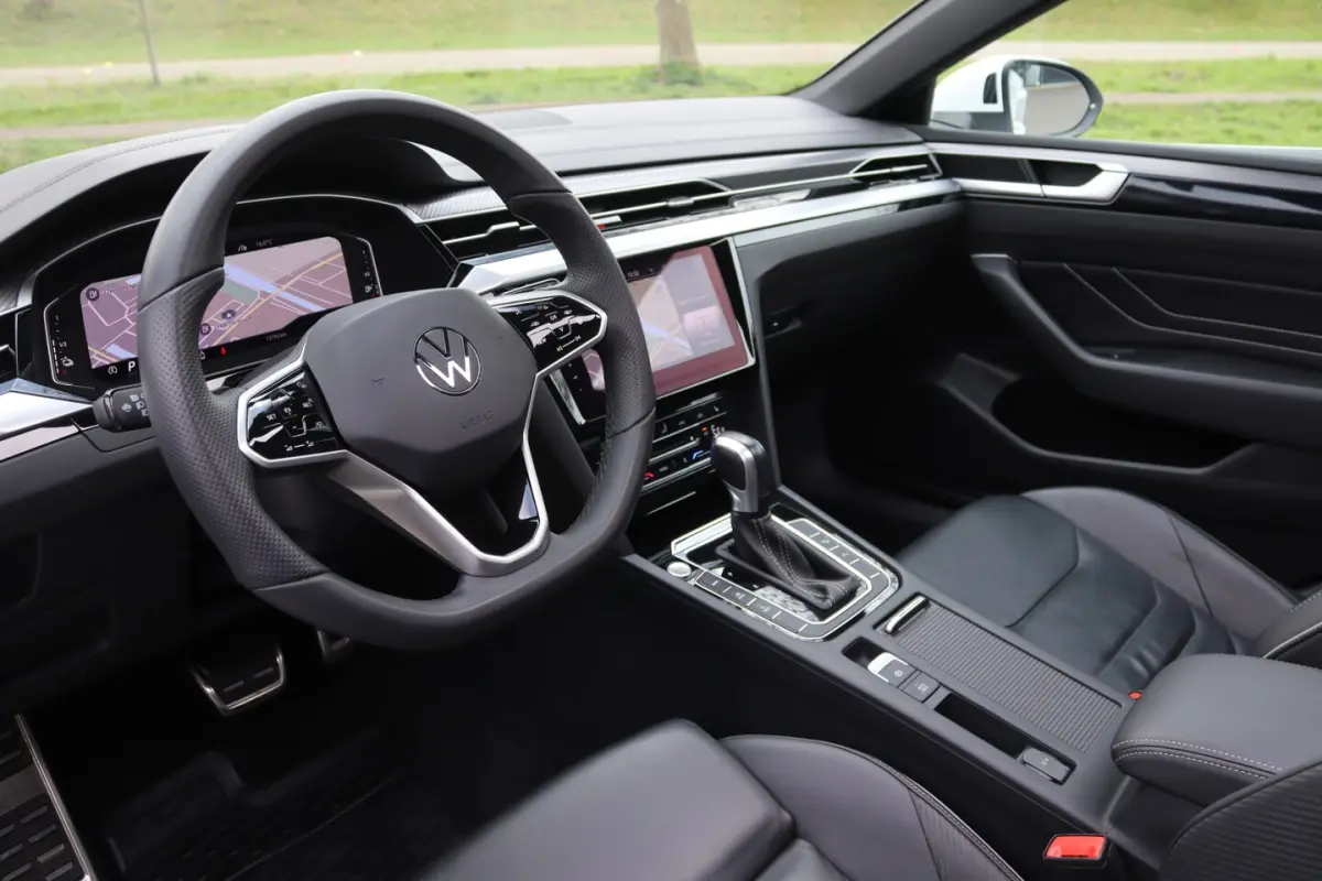 1.4 TSI eHybrid R-Line Pano/IQ.Light/Navi Pro/Keyless/Elek. lederen R Sportstoelen/DCC/ACC