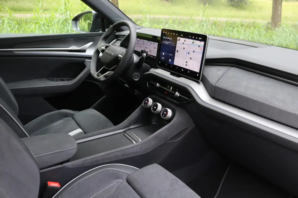 1.5 TSI PHEV Sportline Business Pano/Matrix LED/ACC/Keyless/Camera/20"/Elek. stoel/Trekhaa