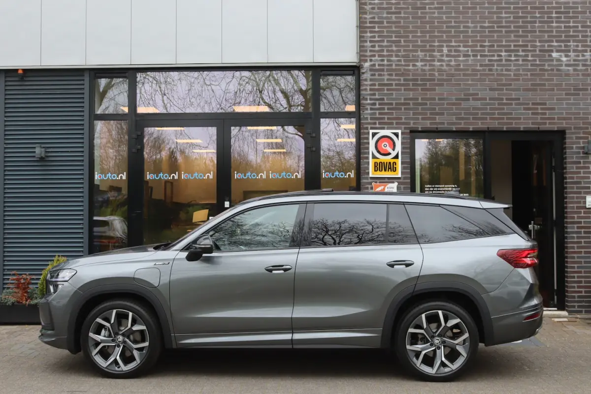 1.5 TSI PHEV Sportline Business Pano/Matrix LED/ACC/Keyless/Camera/20"/Elek. stoel/Trekhaa