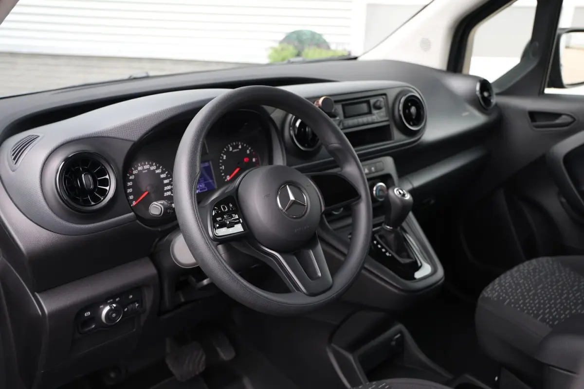 113 L1 131pk Pro Automaat Benzine Trekhaak|Weinig KM|Cruise|1e eign