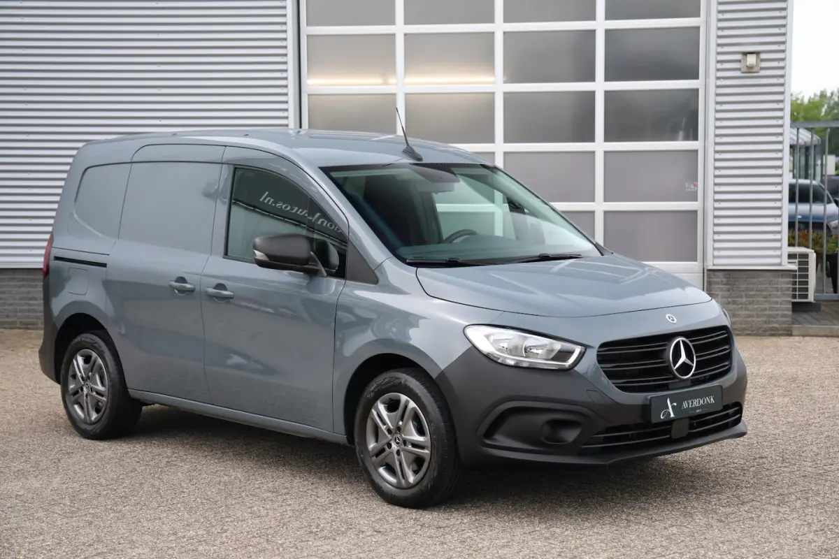 113 L1 131pk Pro Automaat Benzine Trekhaak|Weinig KM|Cruise|1e eign