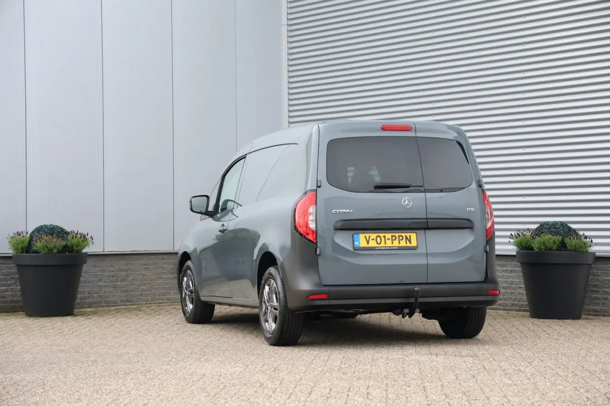 113 L1 131pk Pro Automaat Benzine Trekhaak|Weinig KM|Cruise|1e eign