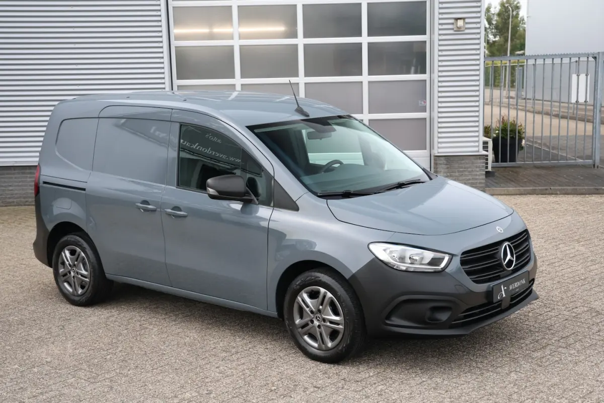 113 L1 131pk Pro Automaat Benzine Trekhaak|Weinig KM|Cruise|1e eign
