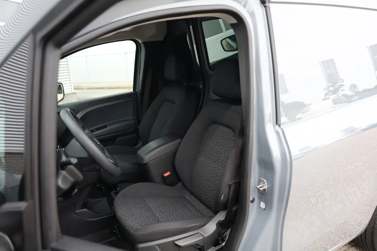 113 L1 131pk Pro Automaat Benzine Trekhaak|Weinig KM|Cruise|1e eign