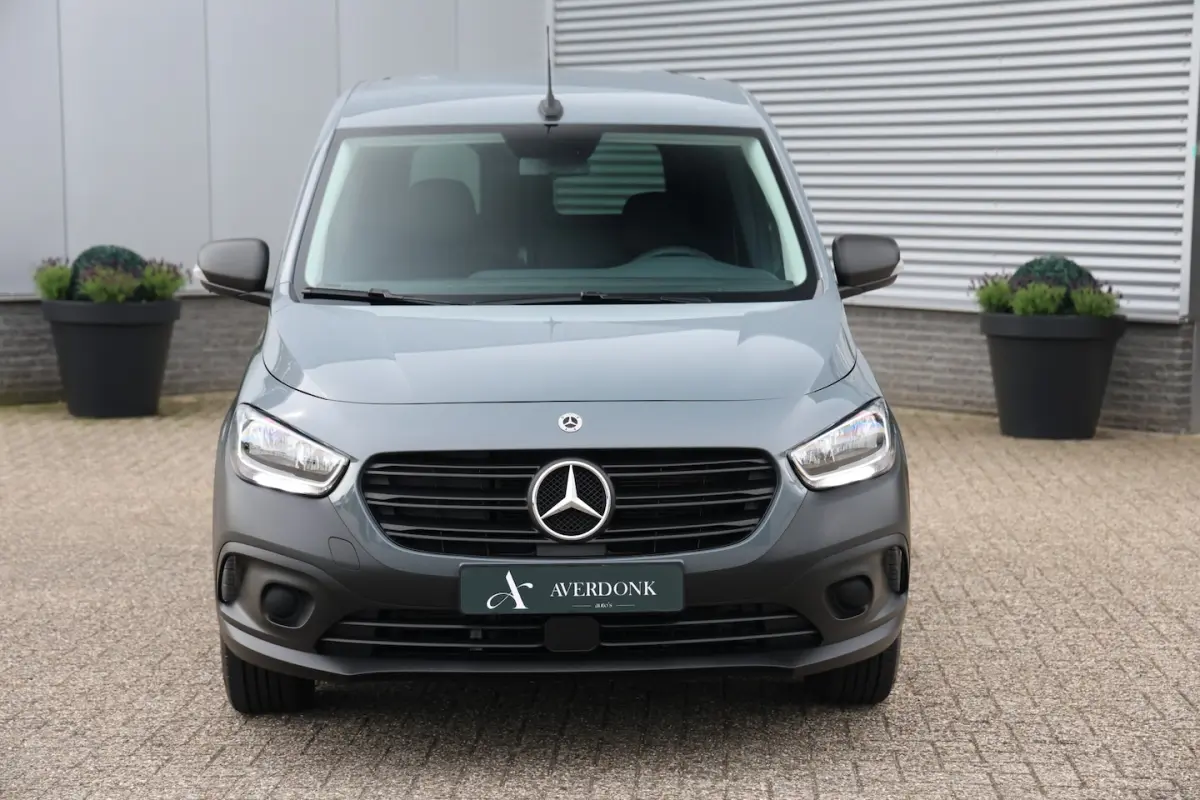 113 L1 131pk Pro Automaat Benzine Trekhaak|Weinig KM|Cruise|1e eign