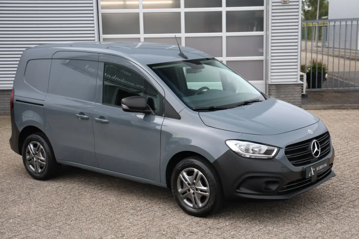 113 L1 131pk Pro Automaat Benzine Trekhaak|Weinig KM|Cruise|1e eign