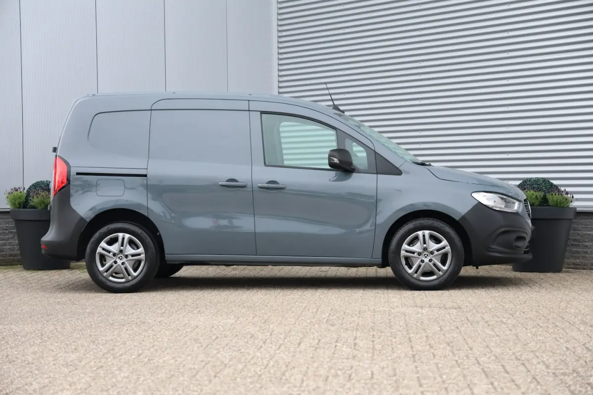 113 L1 131pk Pro Automaat Benzine Trekhaak|Weinig KM|Cruise|1e eign