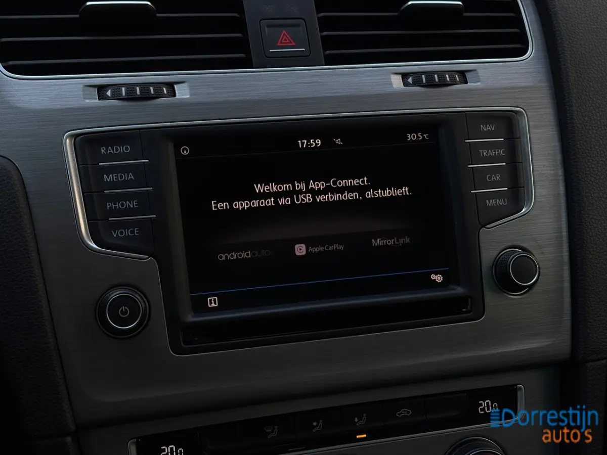 1.0 TSI Connected Series | Automaat | CarPlay | Camera | Navi | Cruise