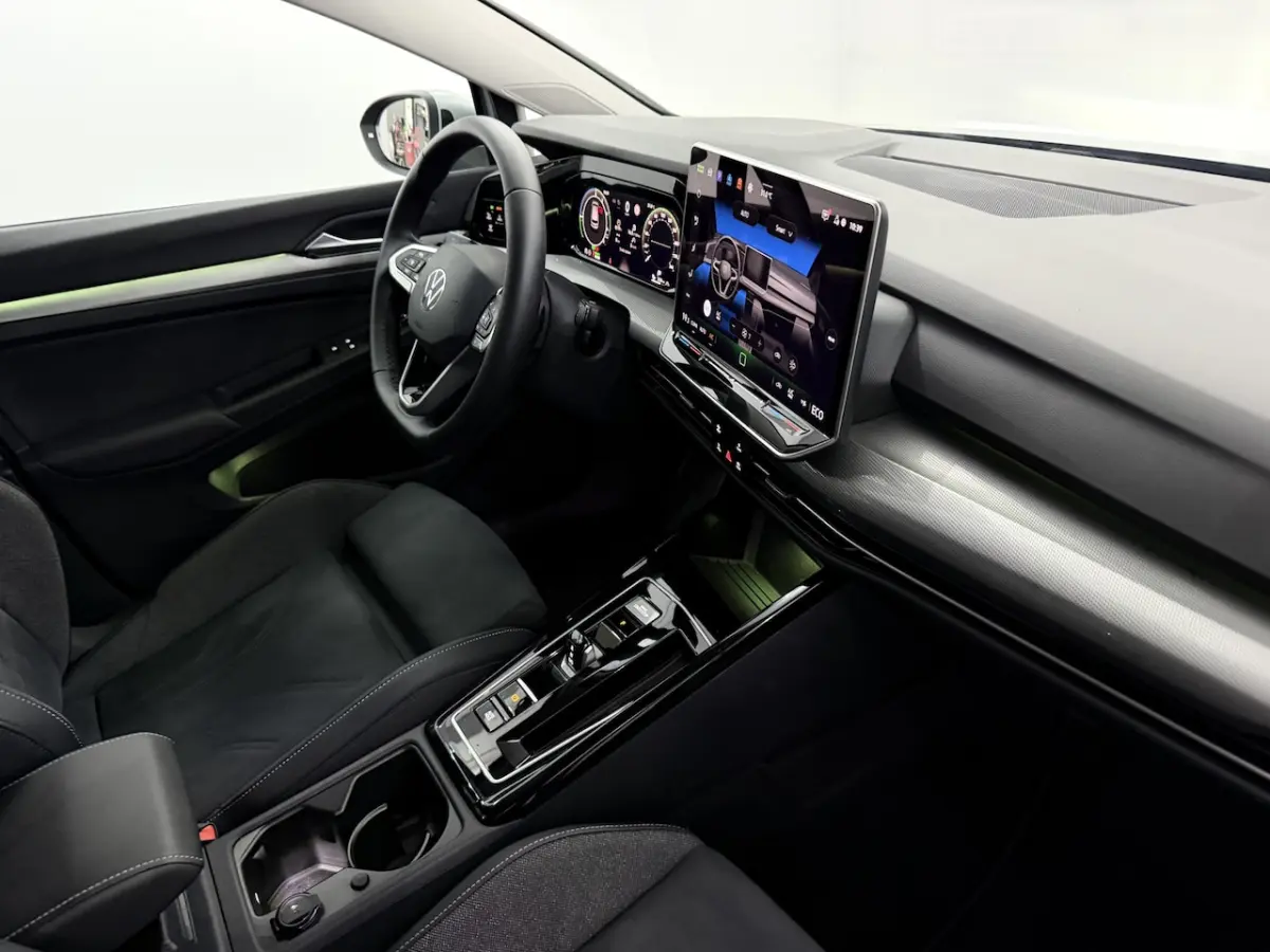 1.5 eHybrid Life Edition Plug-in Camera, Apple carplay, Virtual desk, Memory stoelen, Mass