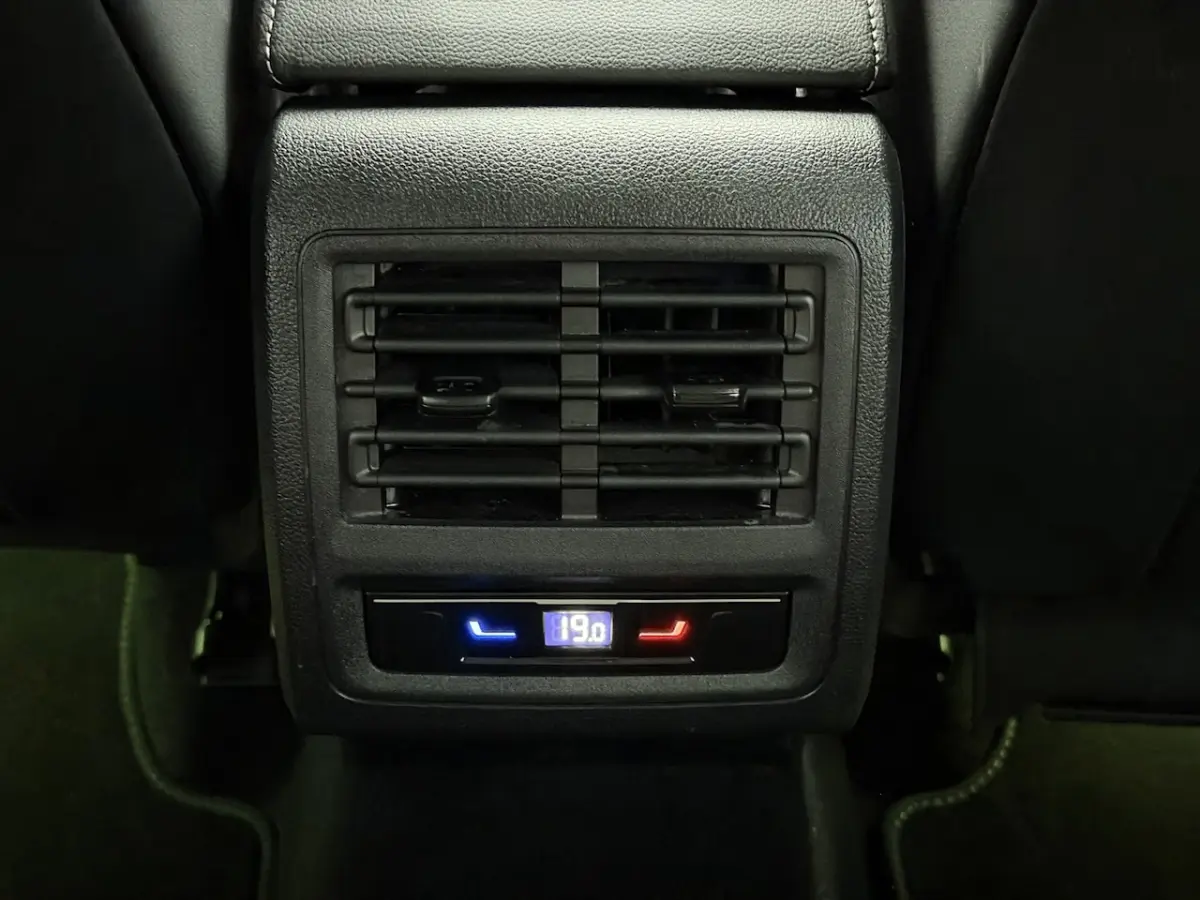 1.5 eHybrid Life Edition Plug-in Camera, Apple carplay, Virtual desk, Memory stoelen, Mass