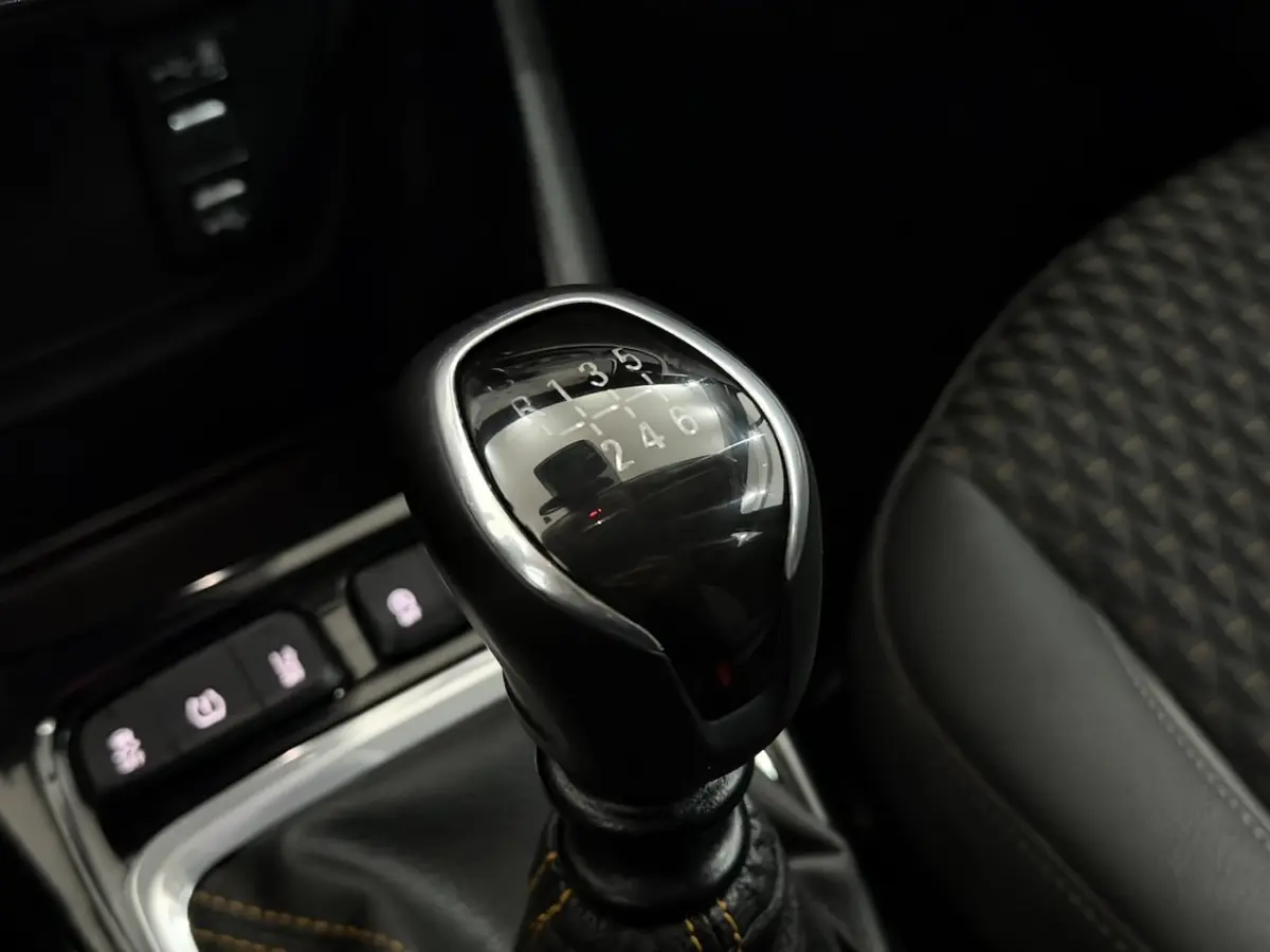 1.2 Turbo Innovation Camera, Half leder, Navi, Rijstrook correctie, Cruise control, Clima,