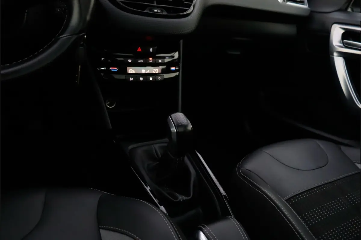 1.2T GT-line PANO | CARPLAY | STOELVERW | NAVI | CLIMA | DAB | PDC | LMV
