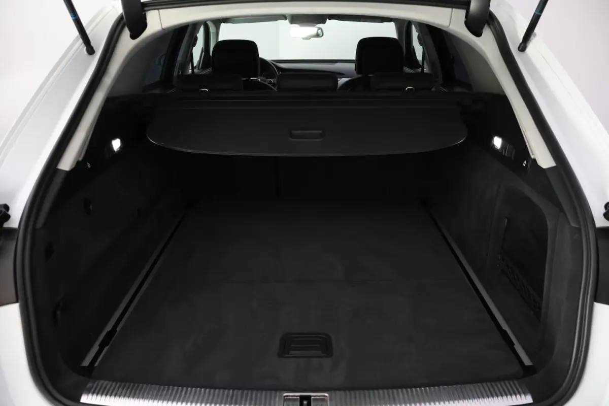 3.0 TDI S-Tr Sport Edition CAMERA | XENON | STOELVERW. | NAVI | CLIMA | TREKHAAK | ELEK KL