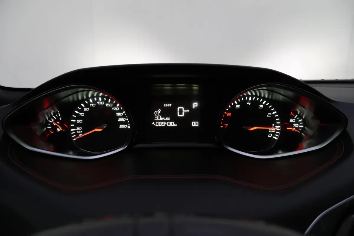 1.2T Aut. GT-Line FULL LED | NAVI | CLIMA | CRUISE | BLUETOOTH | PDC V+A | LMV 17''