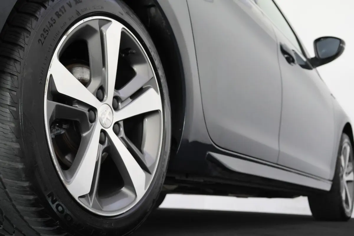 1.2T Aut. GT-Line FULL LED | NAVI | CLIMA | CRUISE | BLUETOOTH | PDC V+A | LMV 17''
