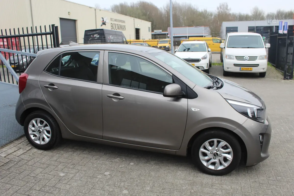 1.0 MPi DynamicLine Dealer onderhouden Achteruitrijcamera/Apple carplay/Airco/Elektrische