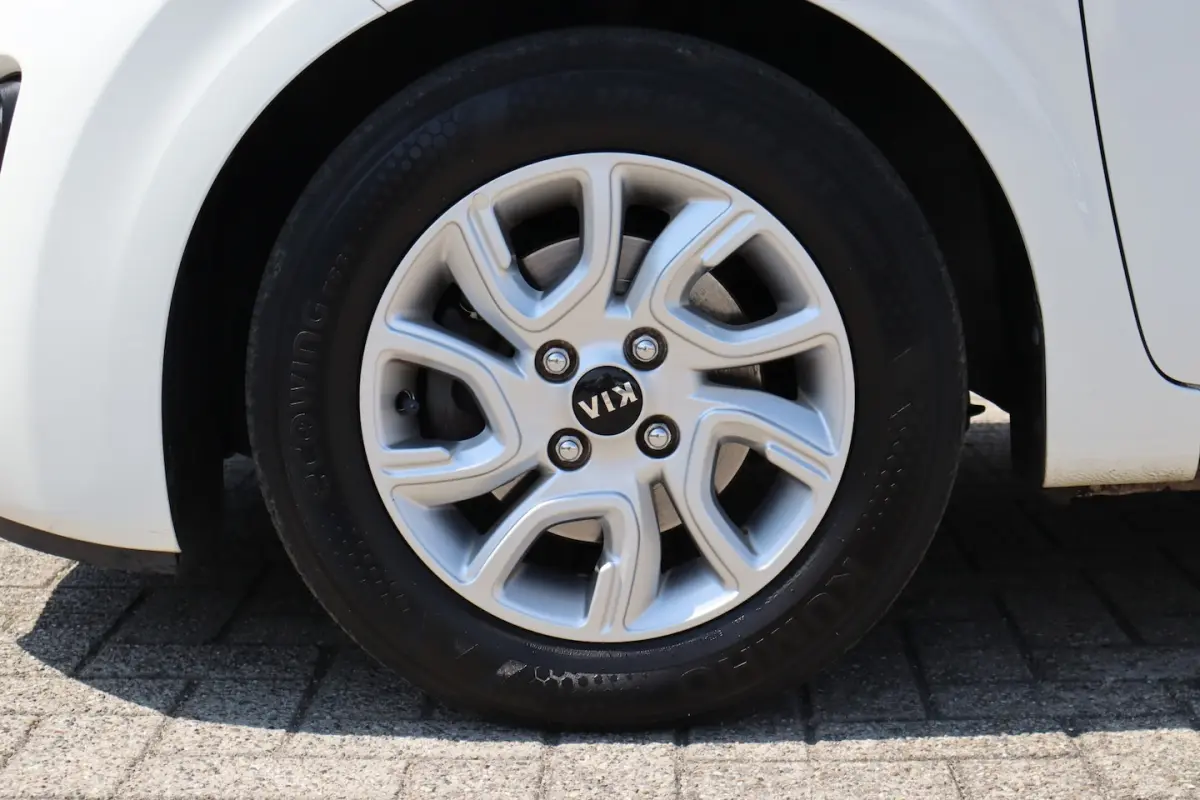 1.0 CVVT ComfortPlusLine Apple carplay/Achteruitrijcamera/Airco/Licht metalen velgen/Navig