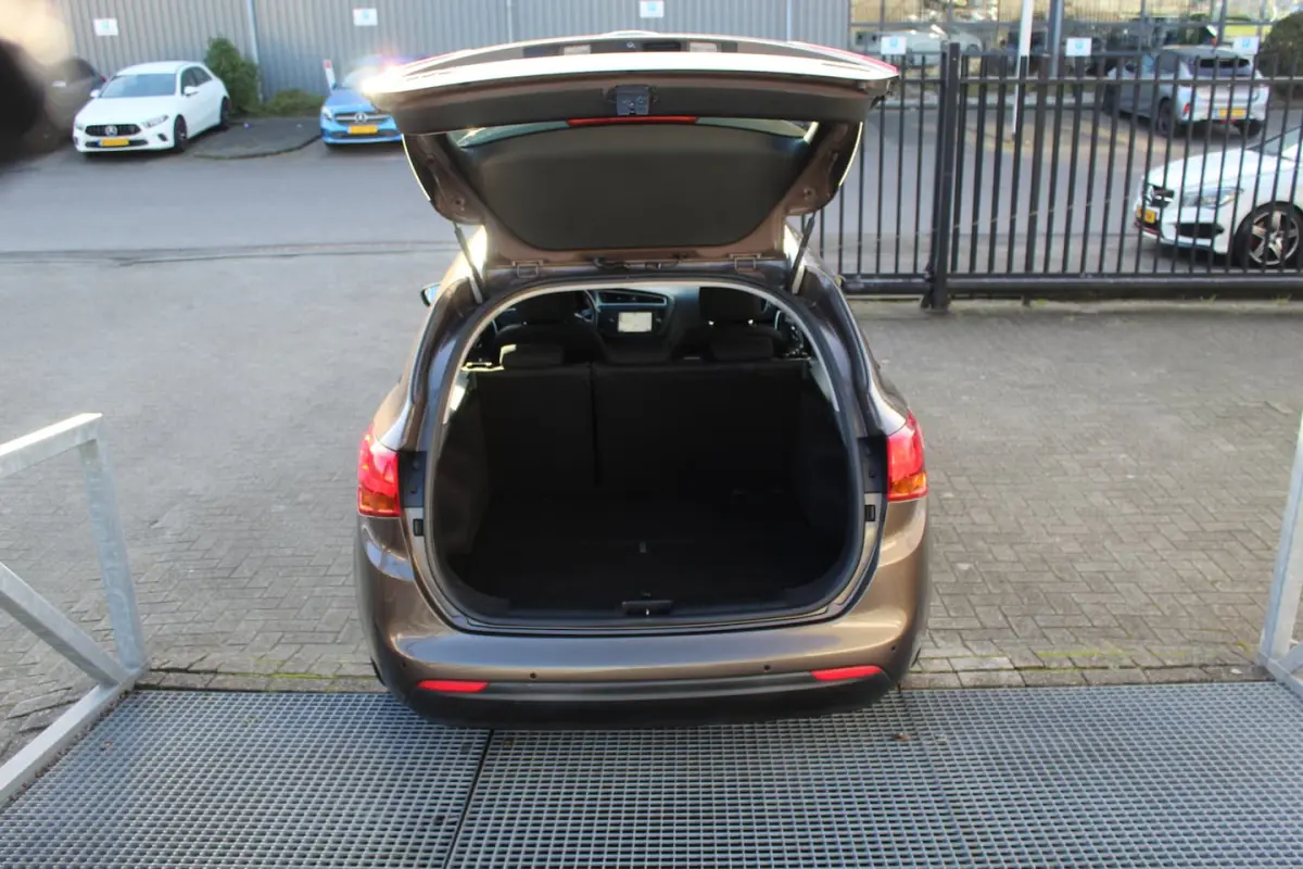 1.6 GDI ComfortPlusLine 135pk Navigator | Cruise control | Achteruitrijcamera | Parkeersen