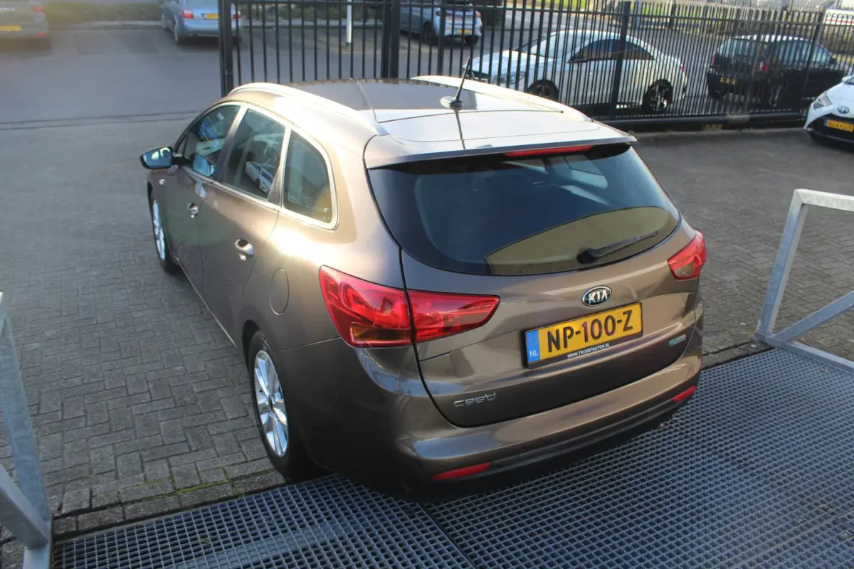 1.6 GDI ComfortPlusLine 135pk Navigator | Cruise control | Achteruitrijcamera | Parkeersen