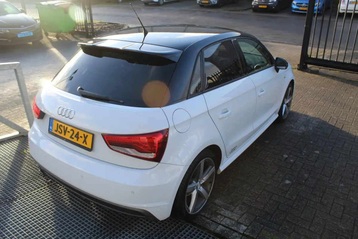 1.0 TFSI S-Line Navigatie/Led koplampen/Stoelverwarming/Parkeersensoren/Climate control/17