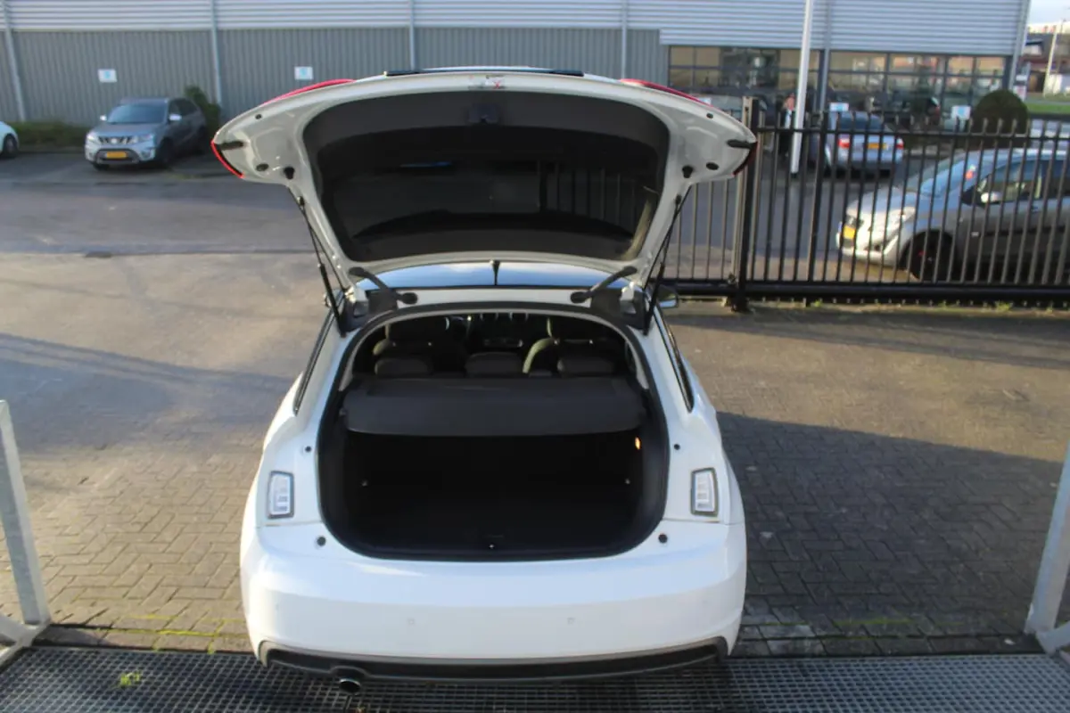 1.0 TFSI S-Line Navigatie/Led koplampen/Stoelverwarming/Parkeersensoren/Climate control/17