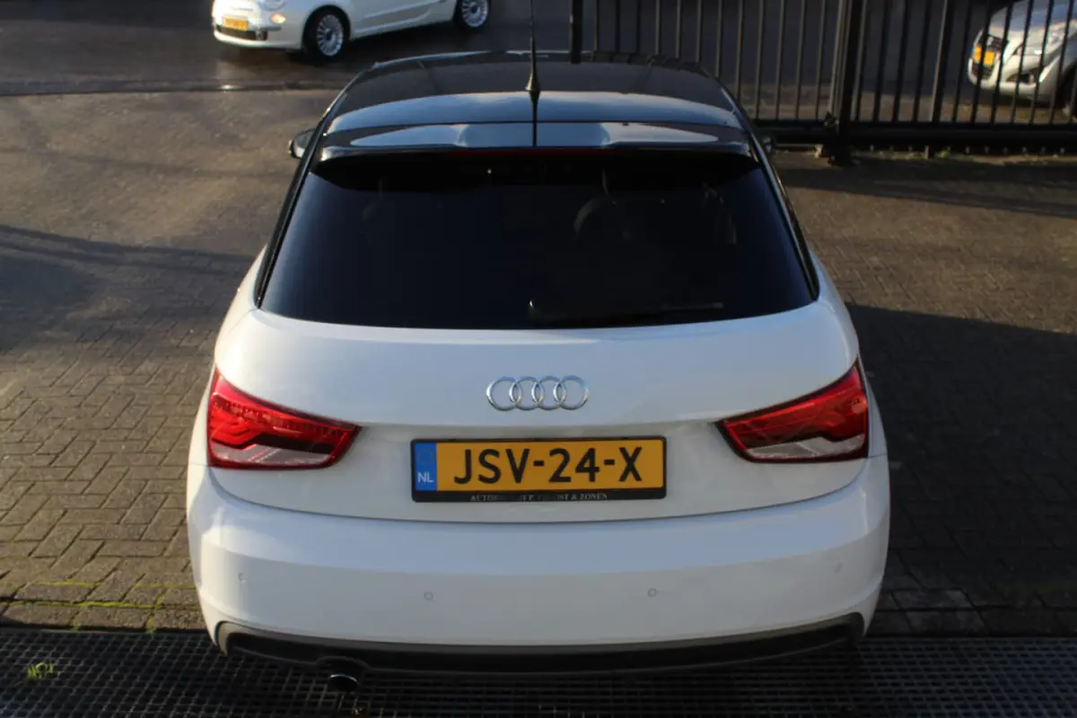 1.0 TFSI S-Line Navigatie/Led koplampen/Stoelverwarming/Parkeersensoren/Climate control/17