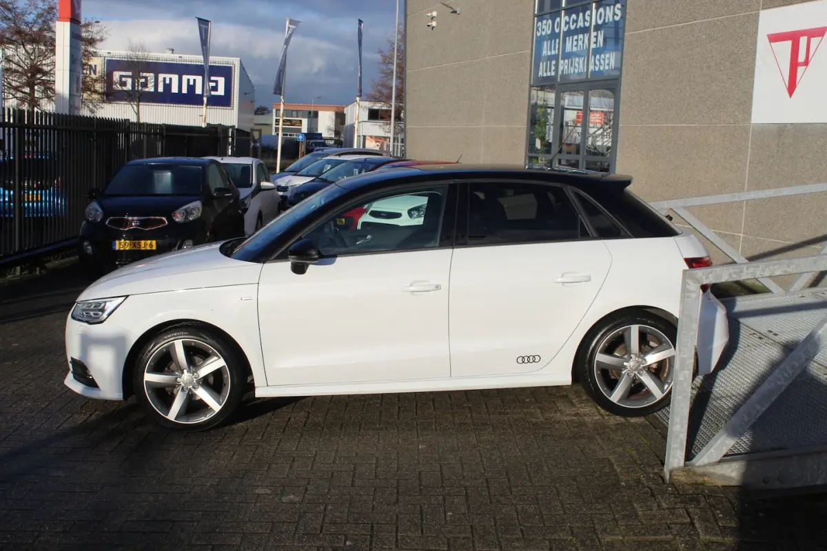 1.0 TFSI S-Line Navigatie/Led koplampen/Stoelverwarming/Parkeersensoren/Climate control/17