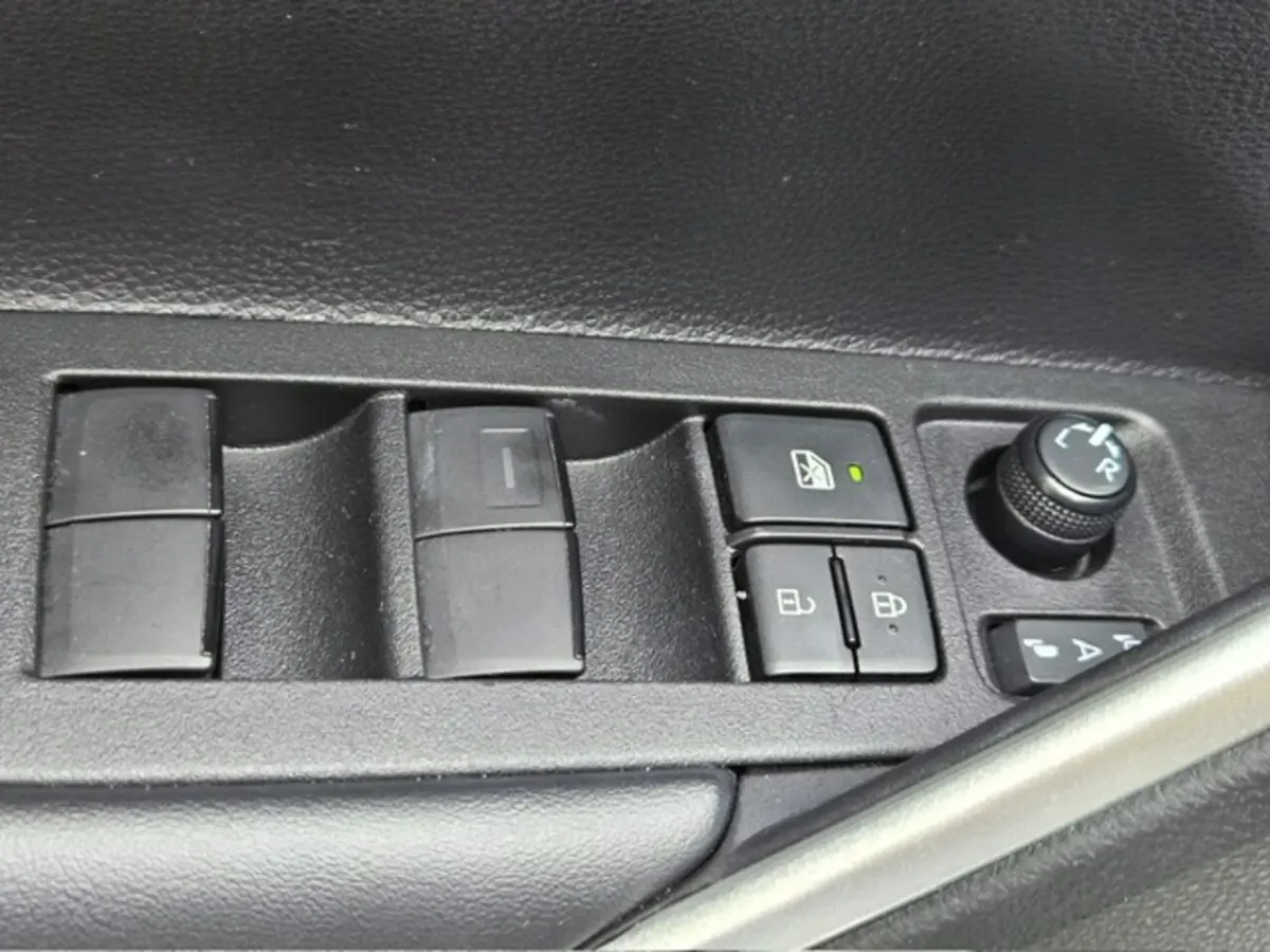 Hybrid 140 Style Limited Elektrische achterklep/Parkeersensoren Stuur en Stoel verwarming