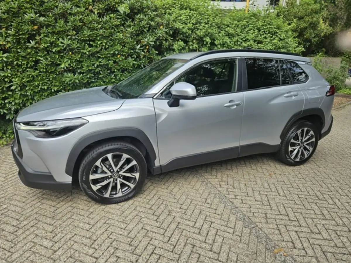 Hybrid 140 Style Limited Elektrische achterklep/Parkeersensoren Stuur en Stoel verwarming