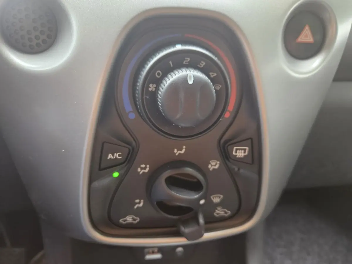 1.0 VVT-i x-play Camera