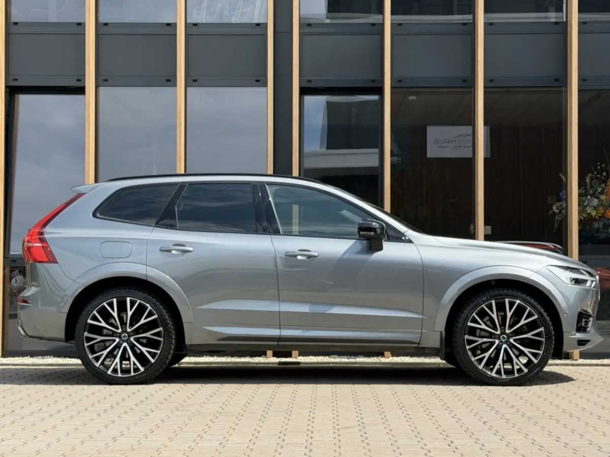 2.0 T8 Twin Engine AWD R-Design | Pano | Elec Trekhaak | Camera |