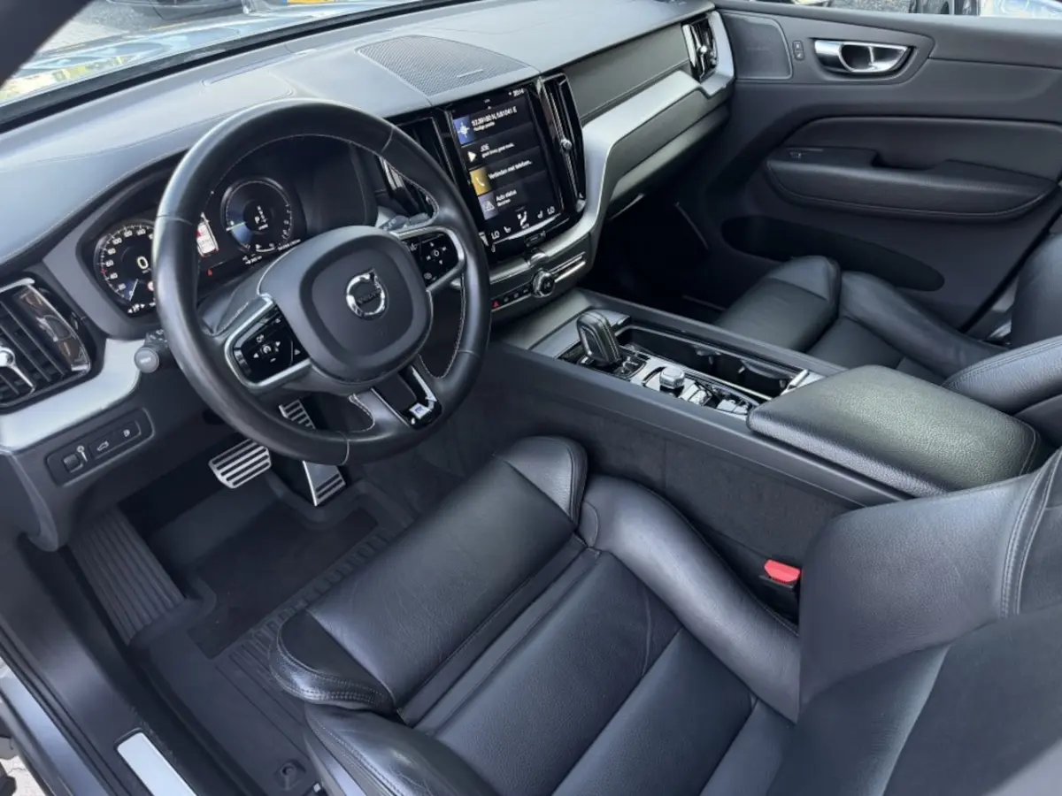 2.0 T8 Twin Engine AWD R-Design | Pano | Elec Trekhaak | Camera |