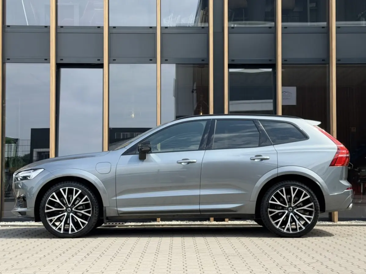 2.0 T8 Twin Engine AWD R-Design | Pano | Elec Trekhaak | Camera |