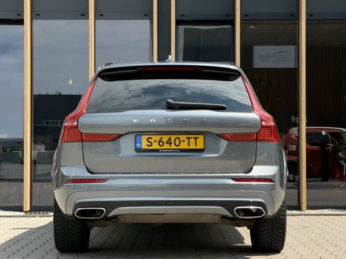 2.0 T8 Twin Engine AWD R-Design | Pano | Elec Trekhaak | Camera |