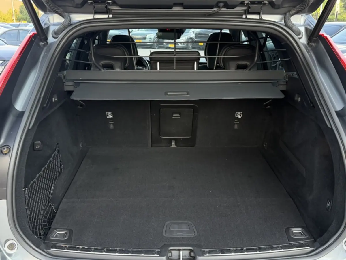 2.0 T8 Twin Engine AWD R-Design | Pano | Elec Trekhaak | Camera |