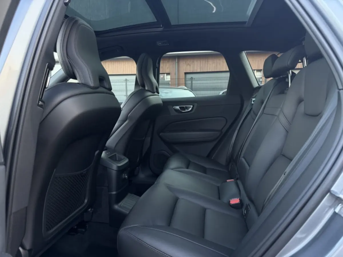 2.0 T8 Twin Engine AWD R-Design | Pano | Elec Trekhaak | Camera |