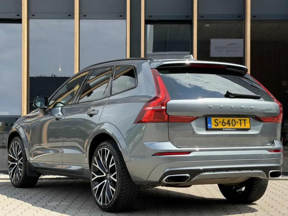 2.0 T8 Twin Engine AWD R-Design | Pano | Elec Trekhaak | Camera |