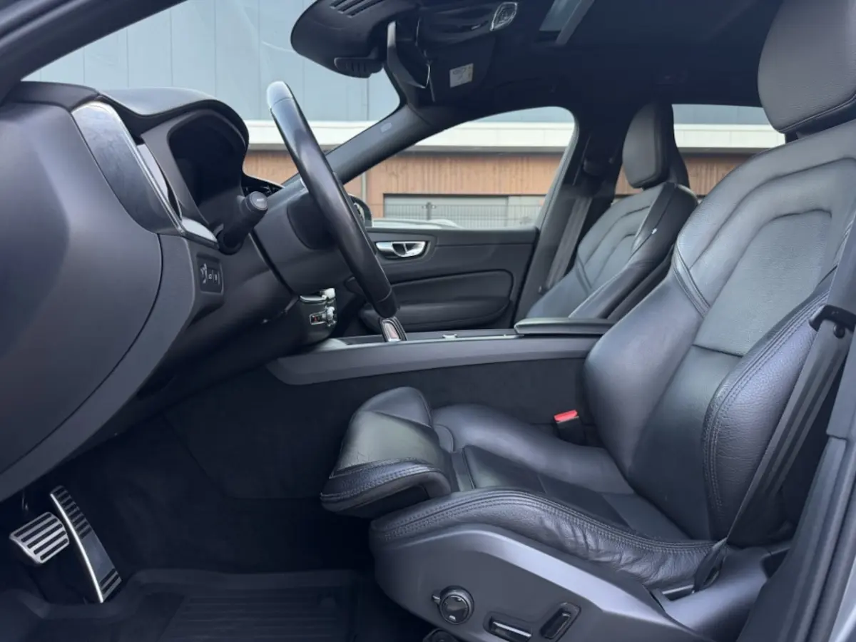 2.0 T8 Twin Engine AWD R-Design | Pano | Elec Trekhaak | Camera |