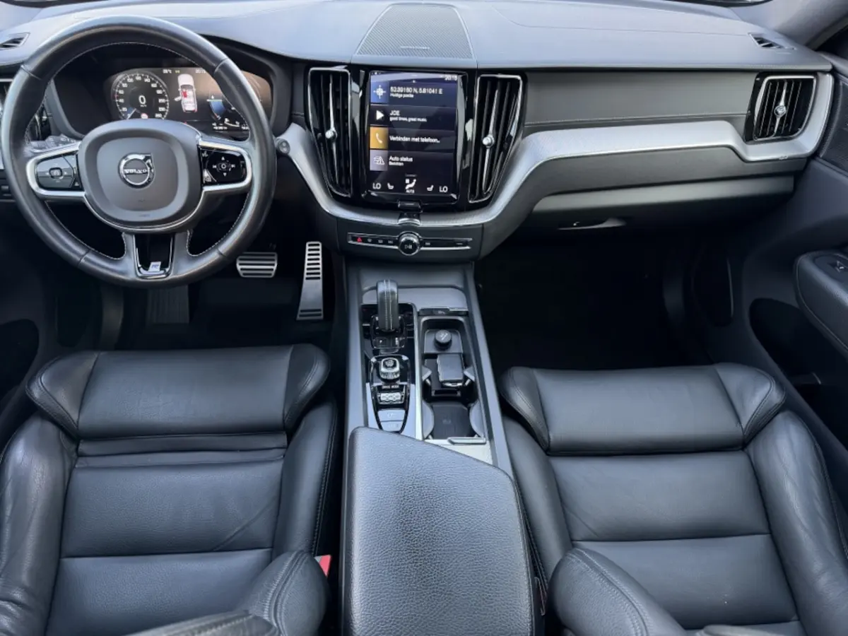 2.0 T8 Twin Engine AWD R-Design | Pano | Elec Trekhaak | Camera |