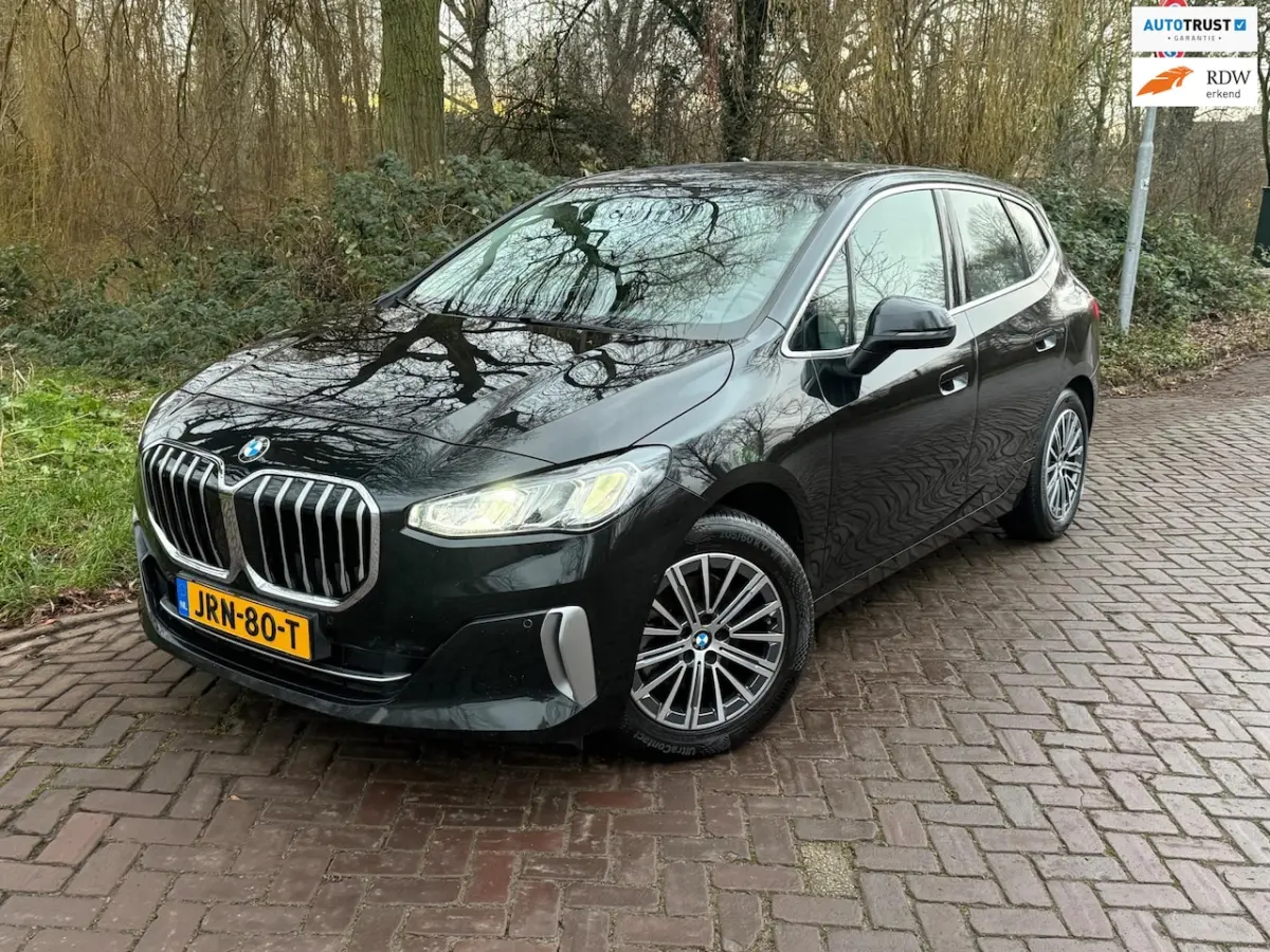 218i Exclusive 1 Eig. b.j. 3-2023 Leer sportstoelen, Navigatie , led verl