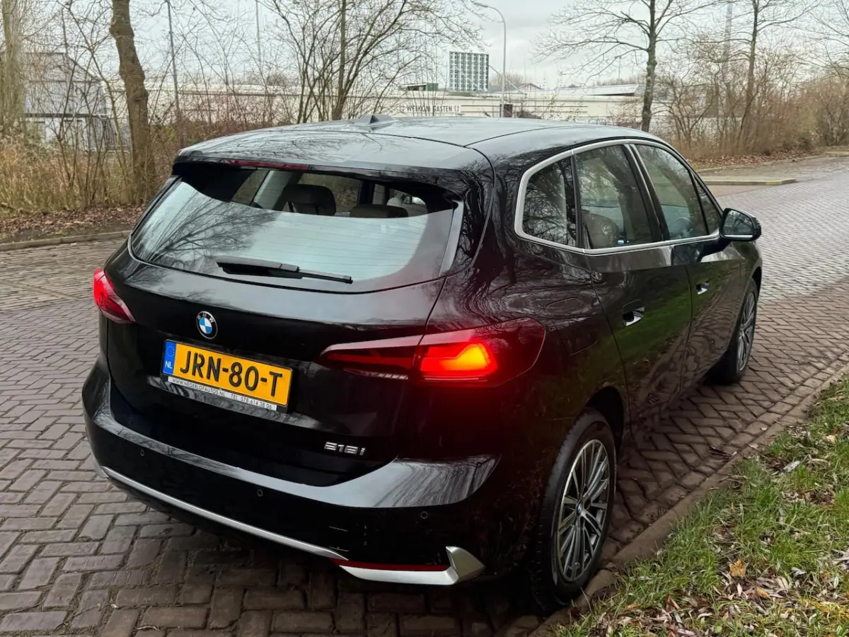 218i Exclusive 1 Eig. b.j. 3-2023 Leer sportstoelen, Navigatie , led verl