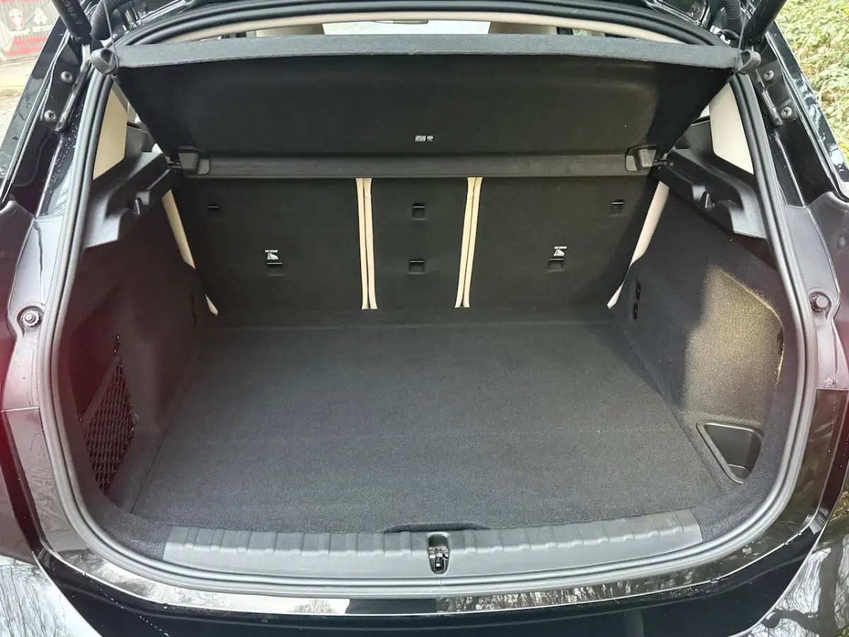 218i Exclusive 1 Eig. b.j. 3-2023 Leer sportstoelen, Navigatie , led verl